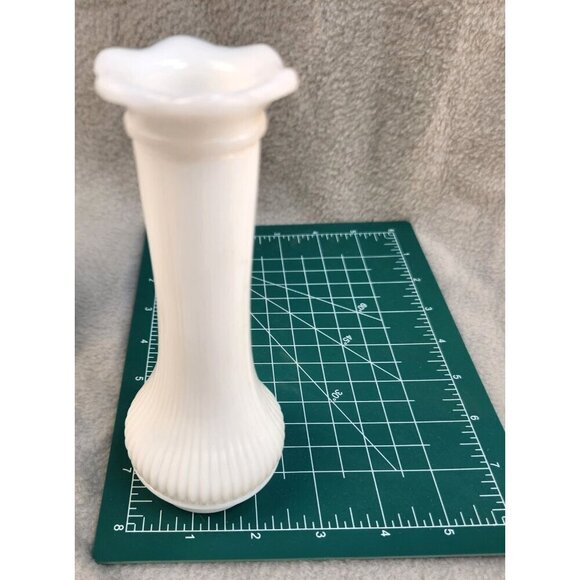 White Milk Glass Bud Vases Set Of 2 With Ribbed & Diamond Pattern Design Vintage - Picture 8 of 13